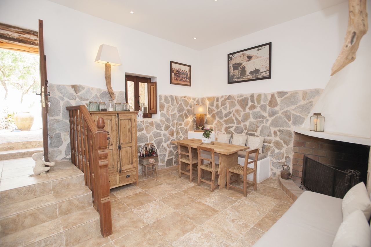 Kelosa 07 Large reformed finca with landscape view Can Tomas