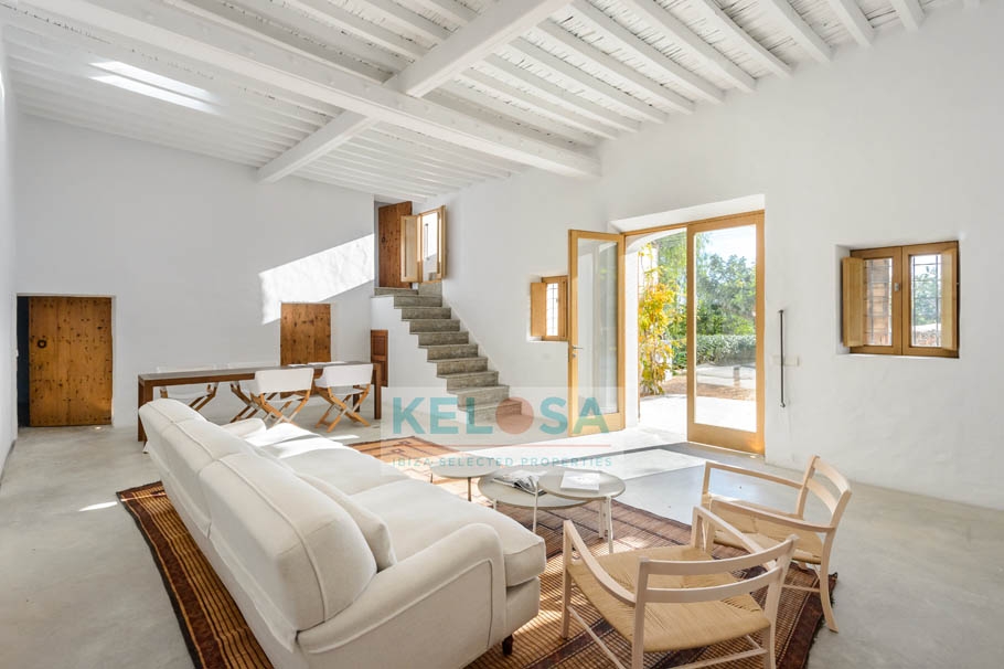 04 Kelosa ibiza Finca with view by San Rafael reformed by known architect prof wm