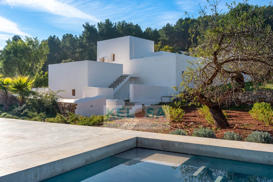 03 Kelosa ibiza Finca with view by San Rafael reformed by known architect prof wm