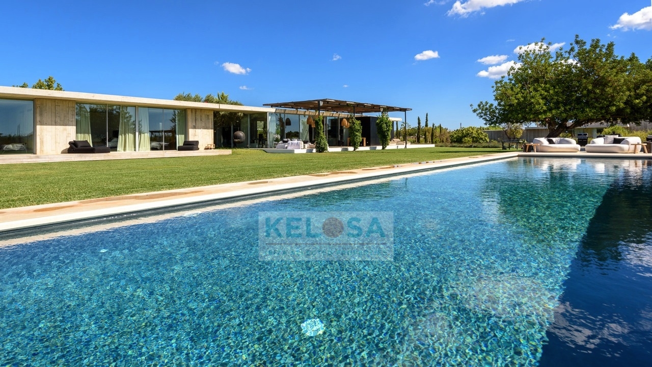01 Kelosa Ibiza Contemporary luxury villa by Atzaro wm