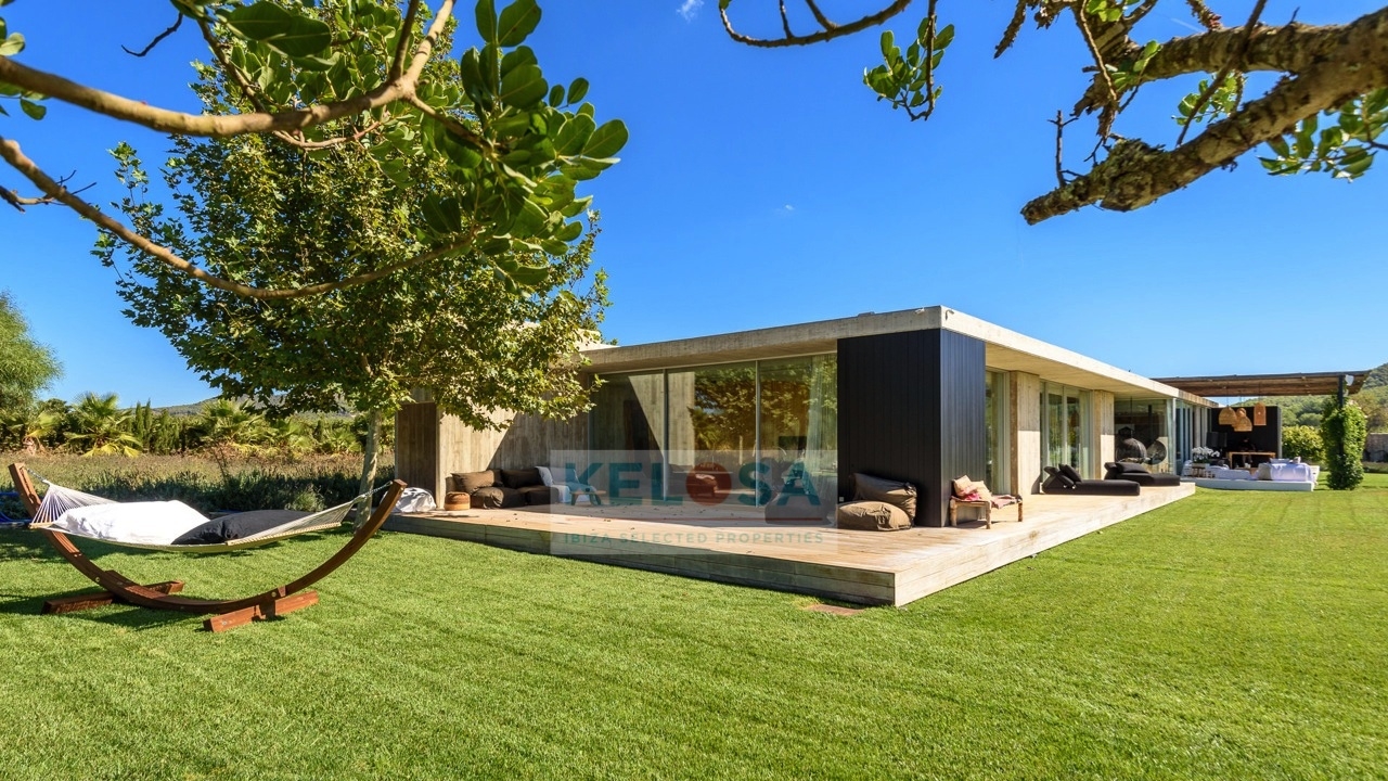 02 Kelosa Ibiza Contemporary luxury villa by Atzaro wm