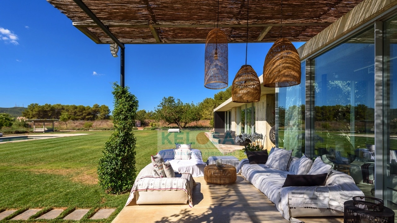 05 Kelosa Ibiza Contemporary luxury villa by Atzaro wm