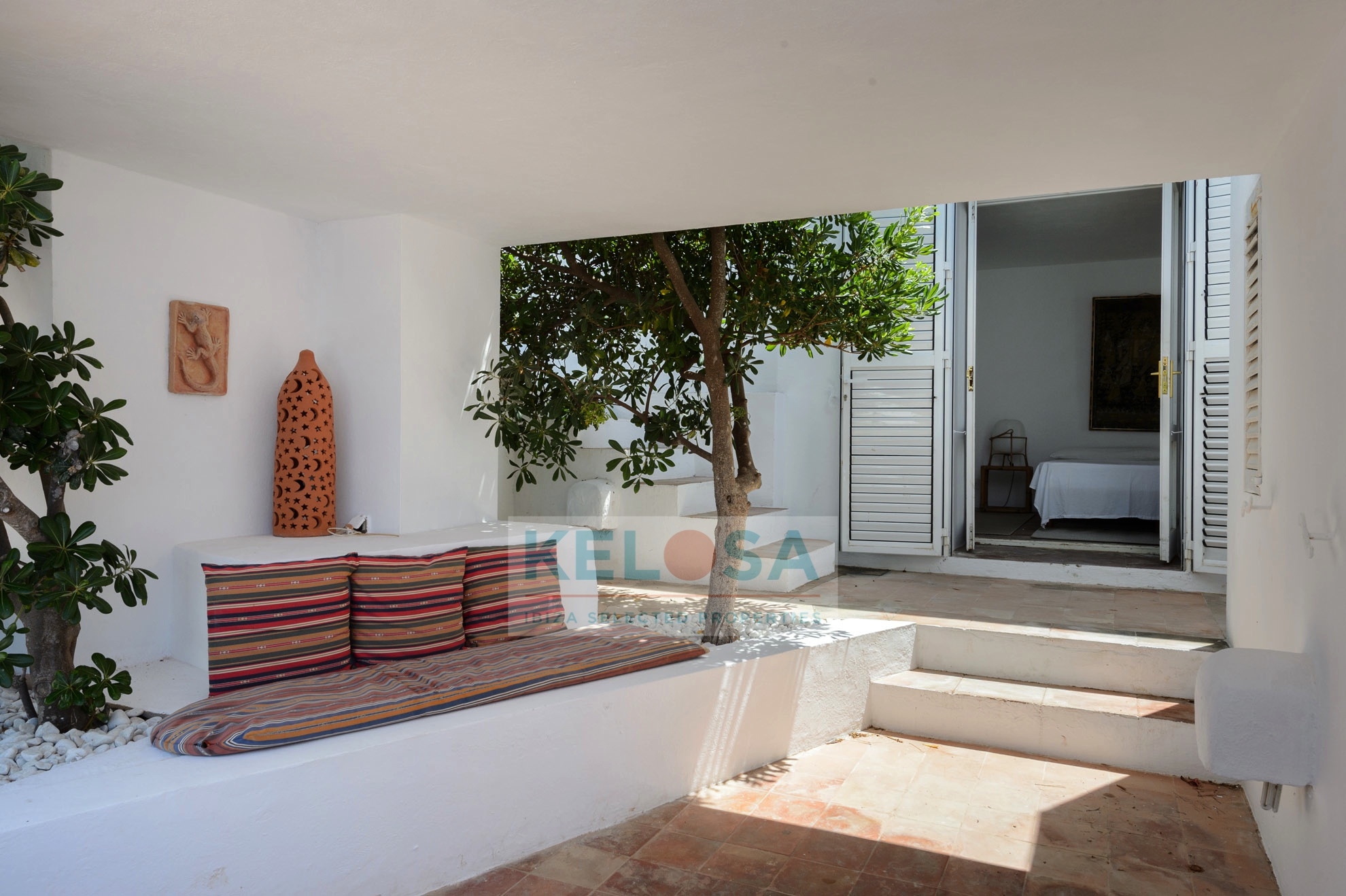 09 Kelosa ibiza classic villa in first line in Calo den Real WM
