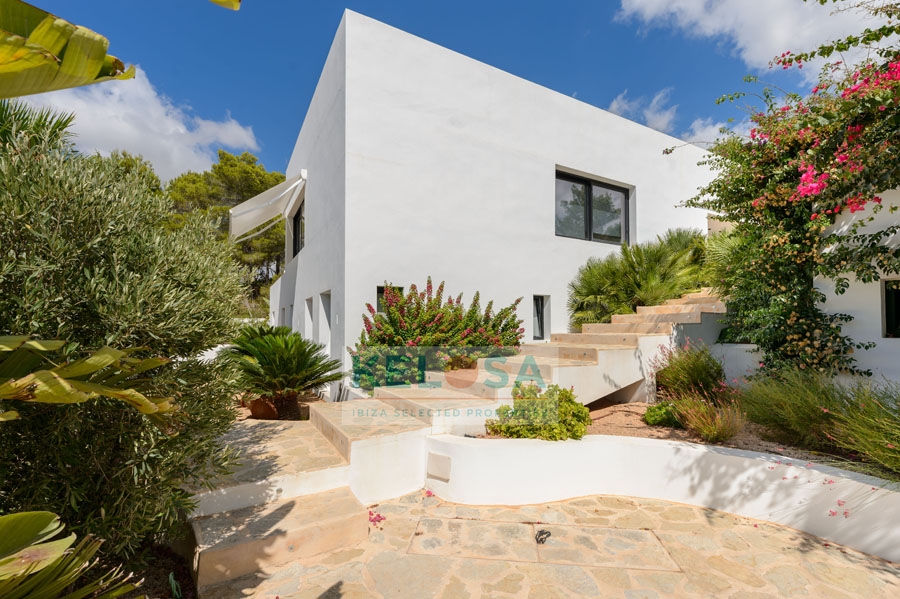 12 Kelosa Ibiza Modernized villa with sea view in Cala Tarida WM
