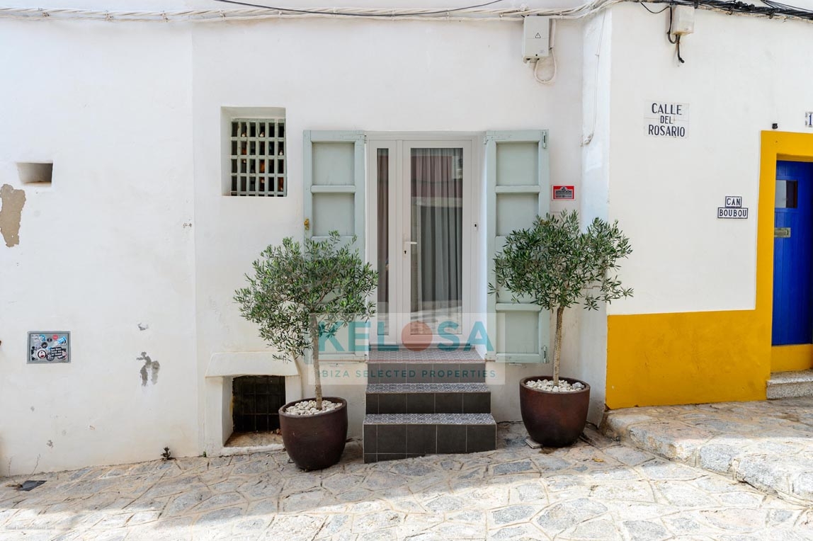 02 Kelosa Reformed townhouse with view in Dalt Vila WM