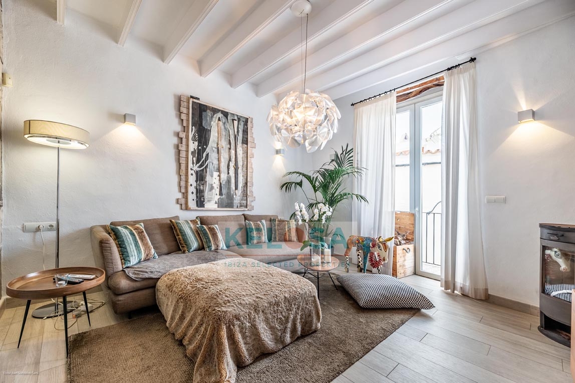 03 Kelosa Reformed townhouse with view in Dalt Vila WM