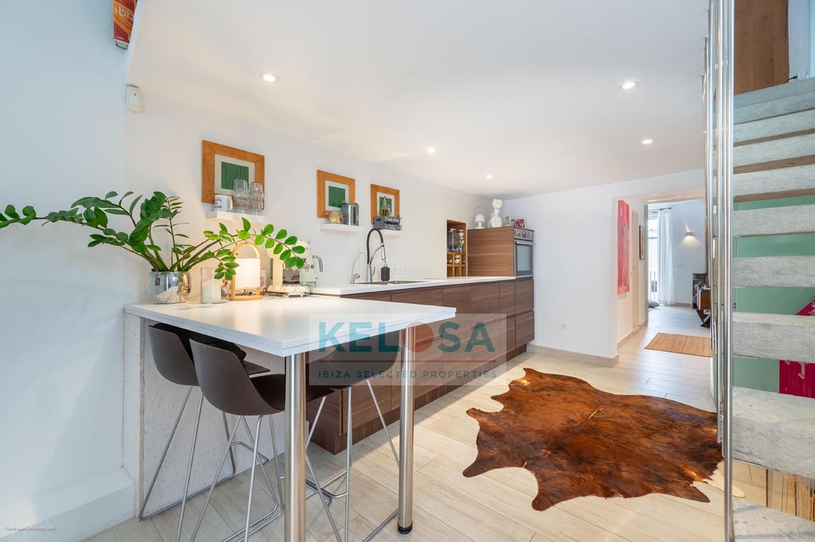 09 Kelosa Reformed townhouse with view in Dalt Vila WM