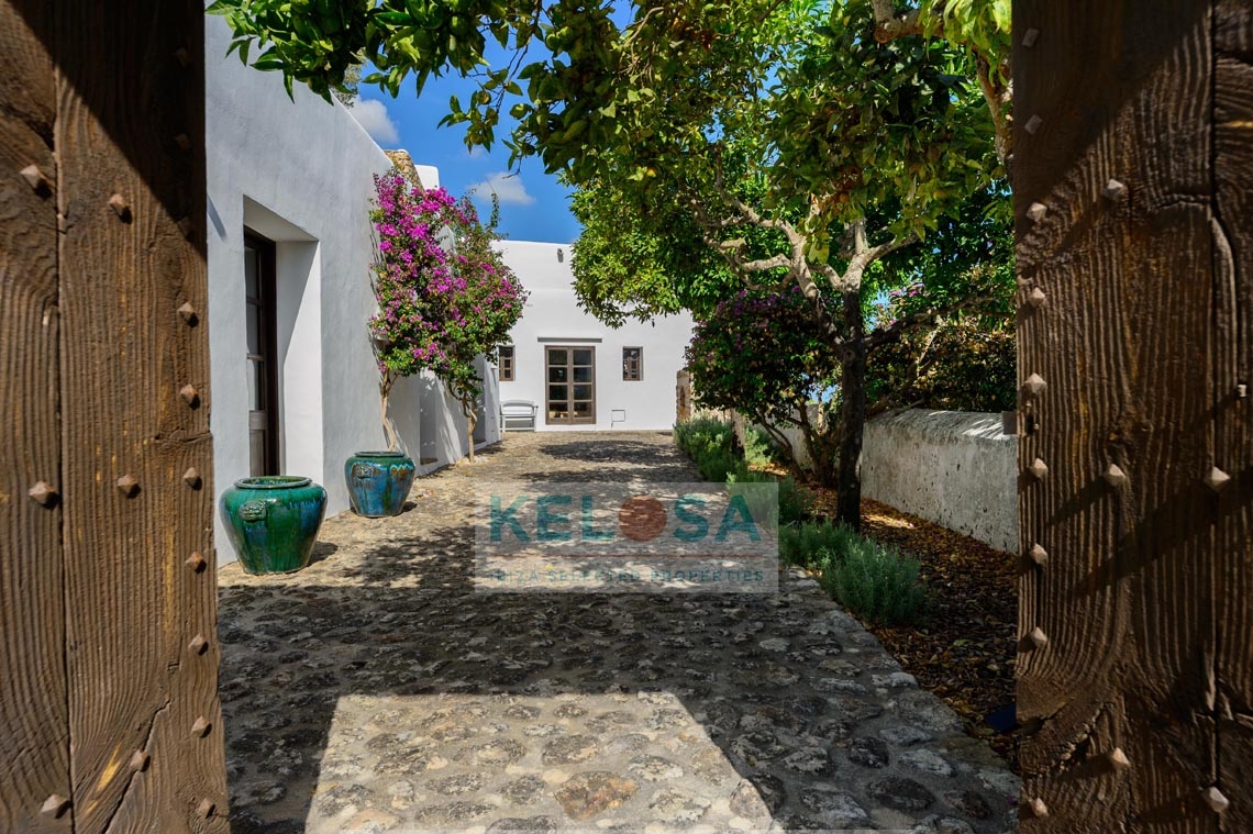 04 Kelosa Authentic finca with landscape views near Atzaro