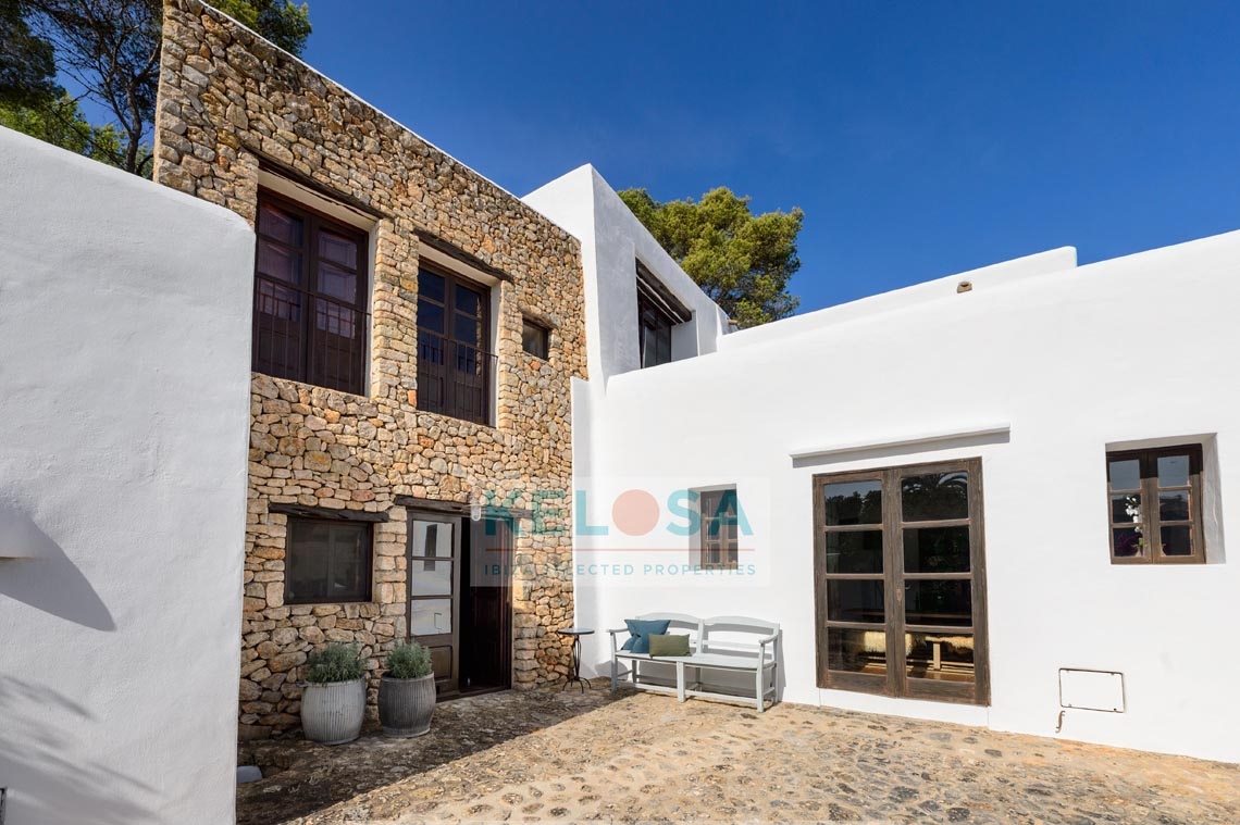 05 Kelosa Authentic finca with landscape views near Atzaro