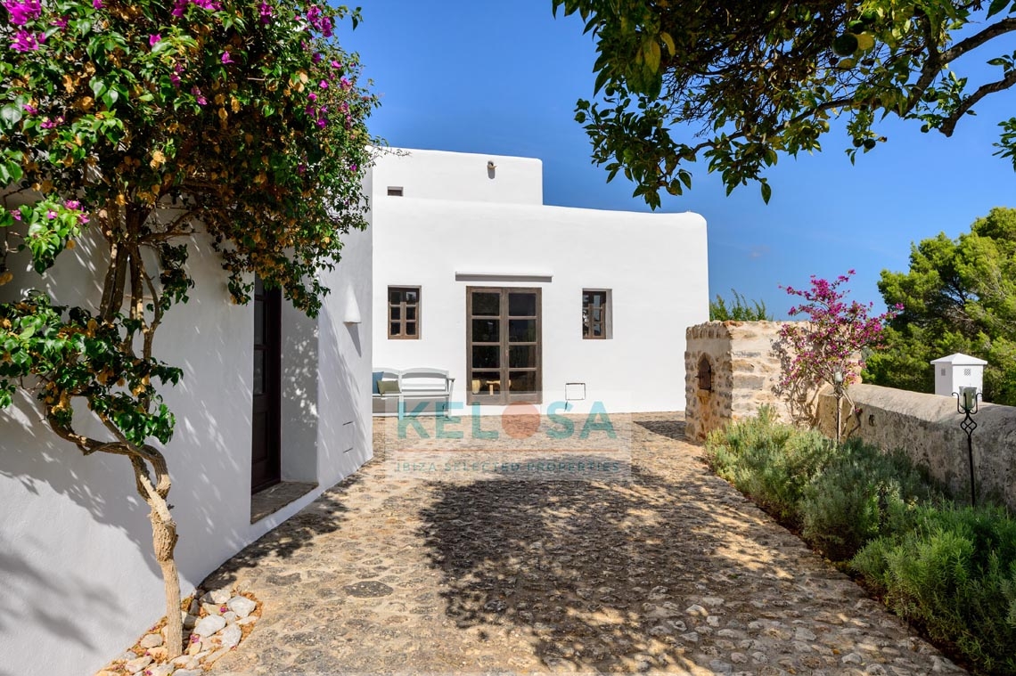 28 Kelosa Authentic finca with landscape views near Atzaro