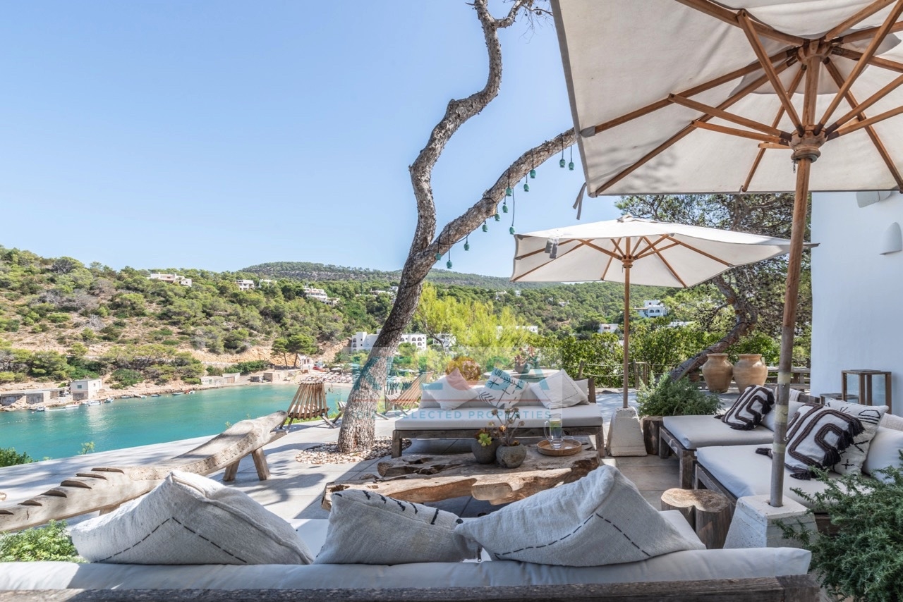 01 Kelosa Ibiza Mediterranean beach house first line sea Cala Vadella WM