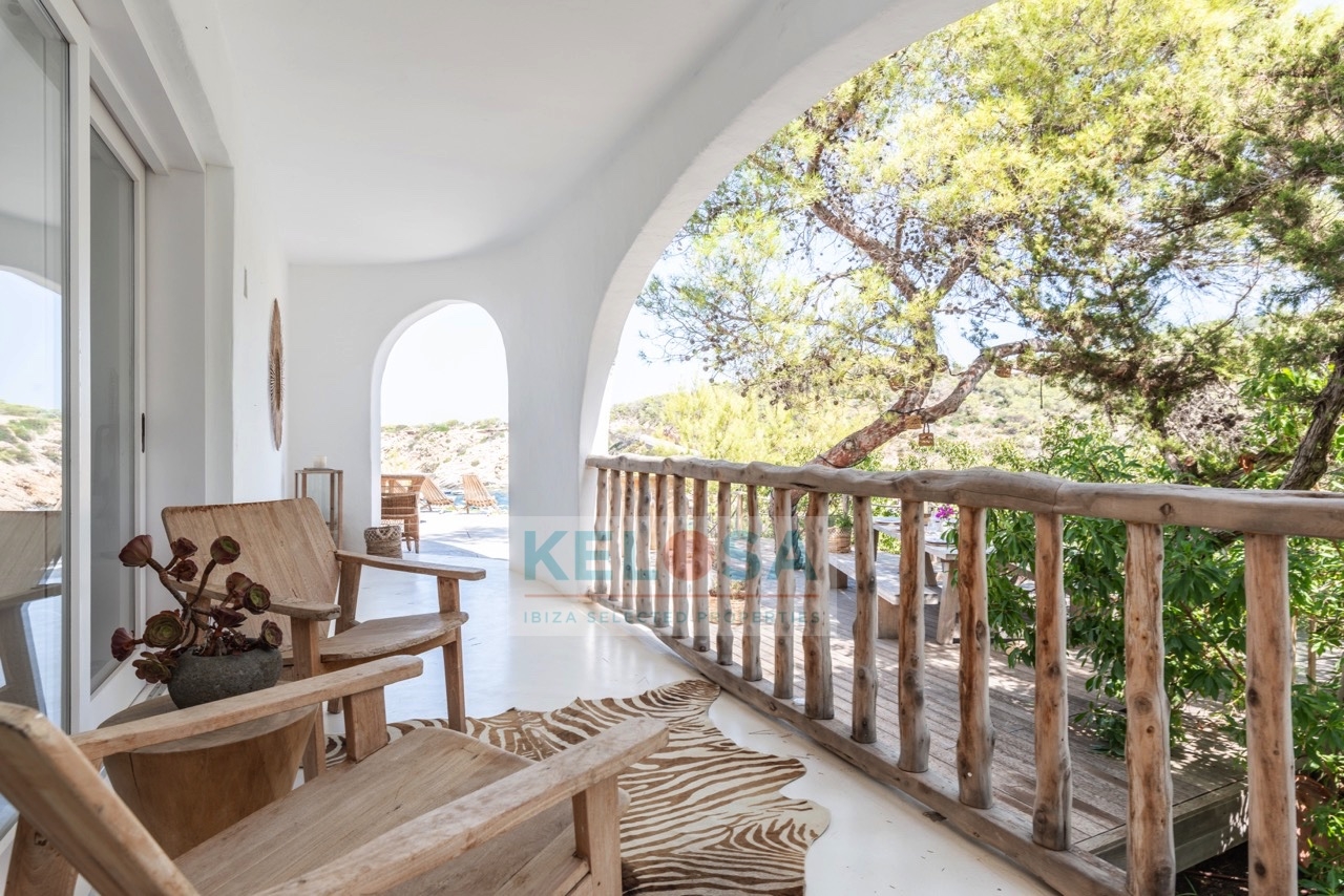 06 Kelosa Ibiza Mediterranean beach house first line sea Cala Vadella WM