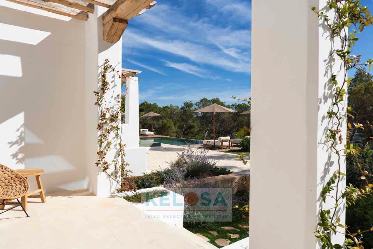 06   CasaBloom 7 10 24 over pool view   WM   KELOSA